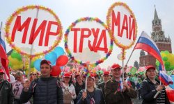 Россияне раскупают билеты на майские праздники: куда поедут туристы