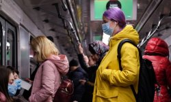 Московские власти не будут пускать пассажиров с температурой в метро