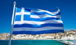 Правительство Греции вводит дополнительные меры и заставляет туристов носить 2 маски