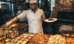 Какую еду продают на улицах Стамбула? Стоит пробовать или нет