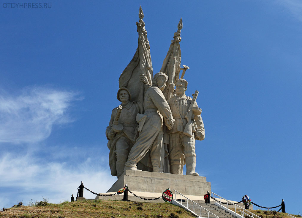памятник «Соединение фронтов»