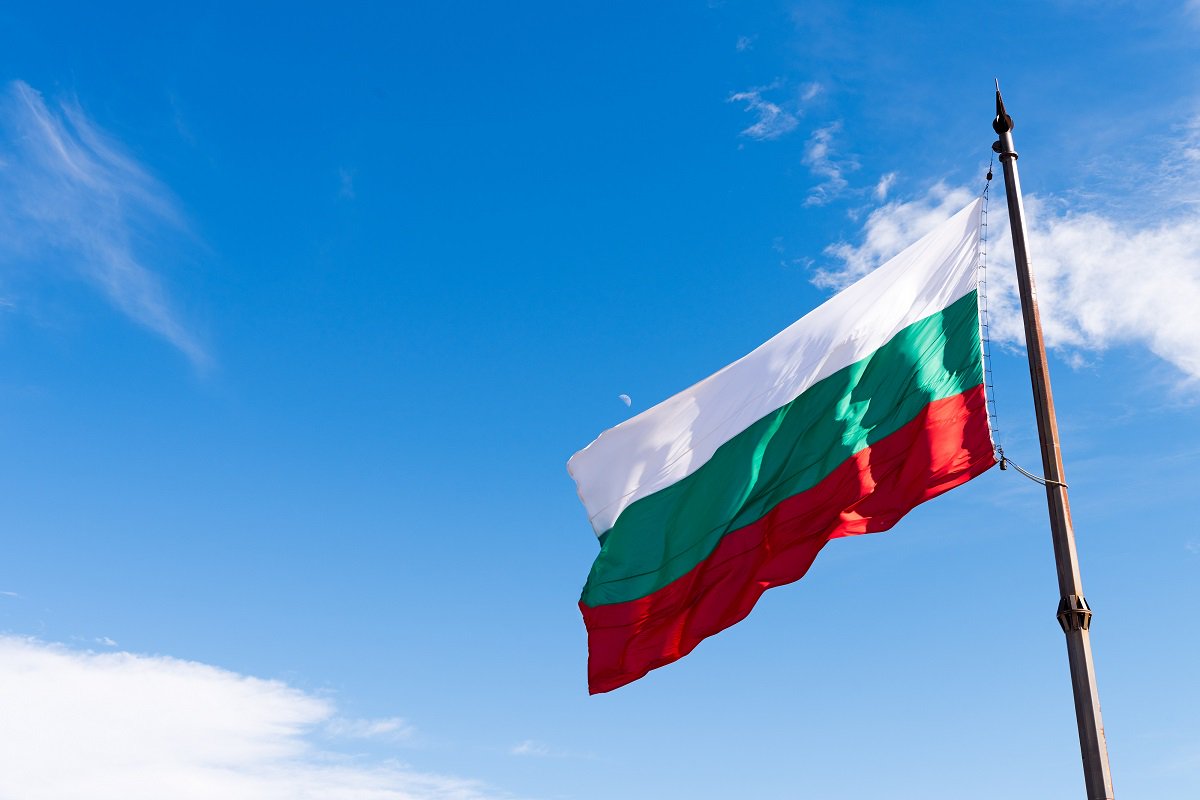 Флаги россии и болгарии